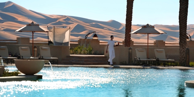 Slnečná terasa s romantickým výhľadom na púšť v Emirátoch