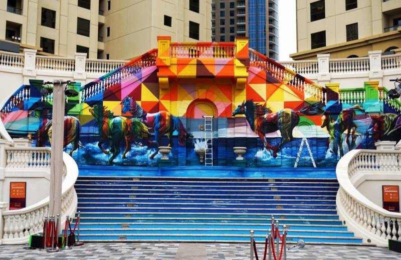 Maľba na budove v štvrti Dubai Marina