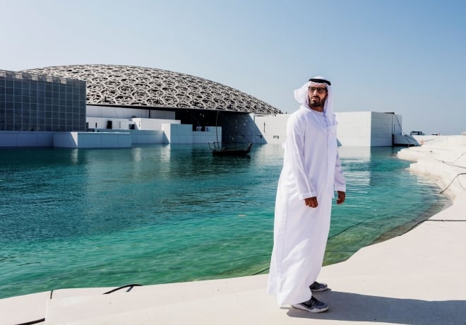 Jeden z patrónov múzea Louvre v Abu Dhabi, šejk Mohamed Khalifa al-Mubarak