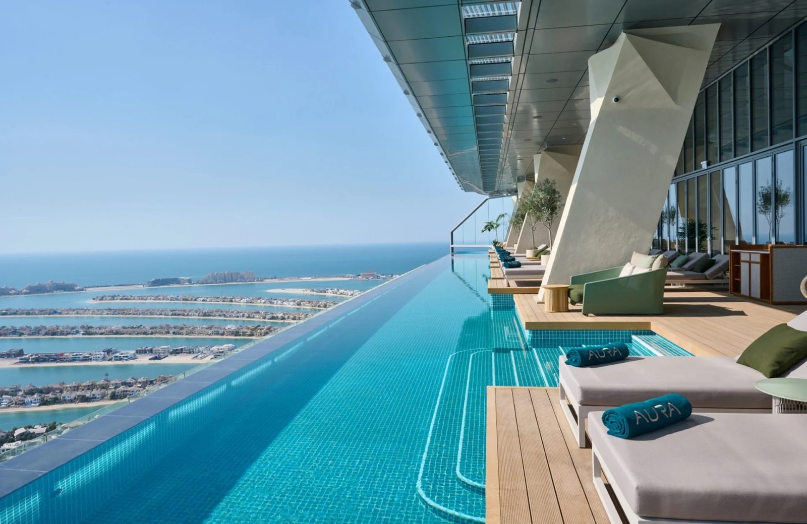 AURA Skypool Lounge