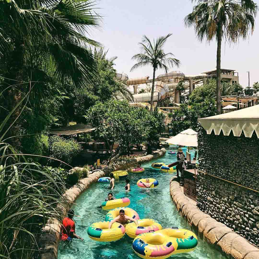 Ubytovaní návštevníci môžu neobmedzene navštevovať vodný park Wild Wadi.