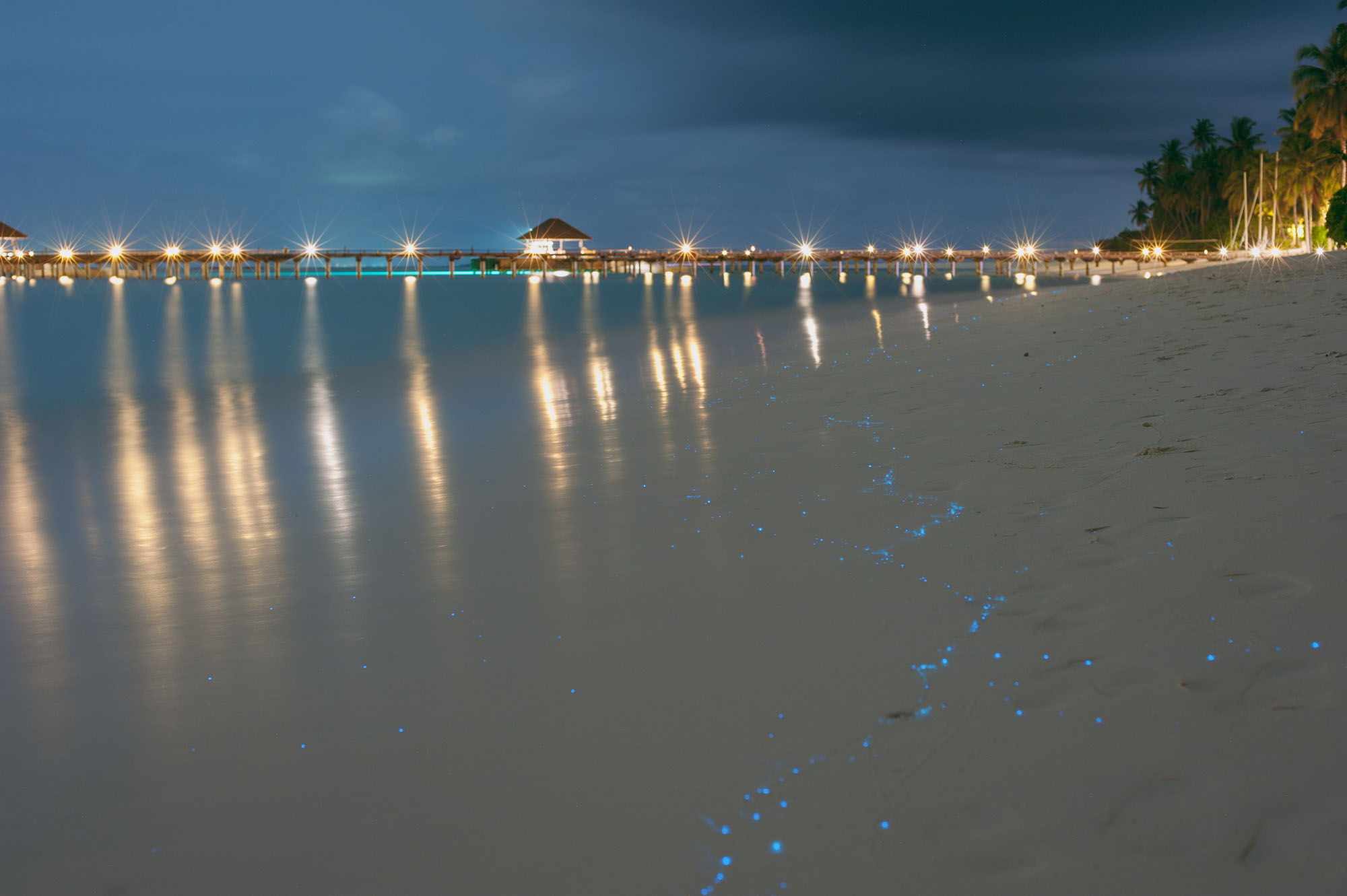 pláže večer maldivy