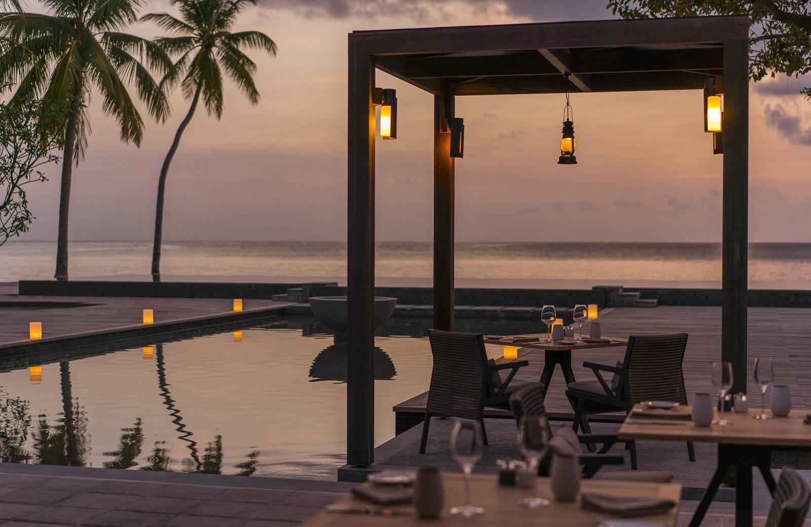 Romantický plážový hotel Four Seasons Resort Seychelles at Desroches Island
