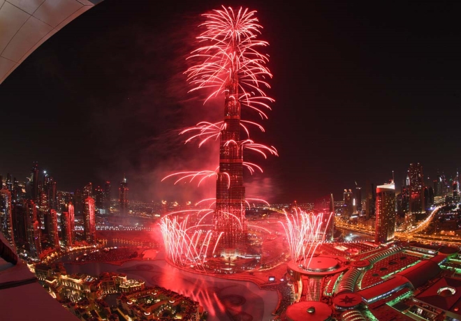 Ohňostroj počas osláv nového roka v Dubaji - centrum mesta Downtown Dubai